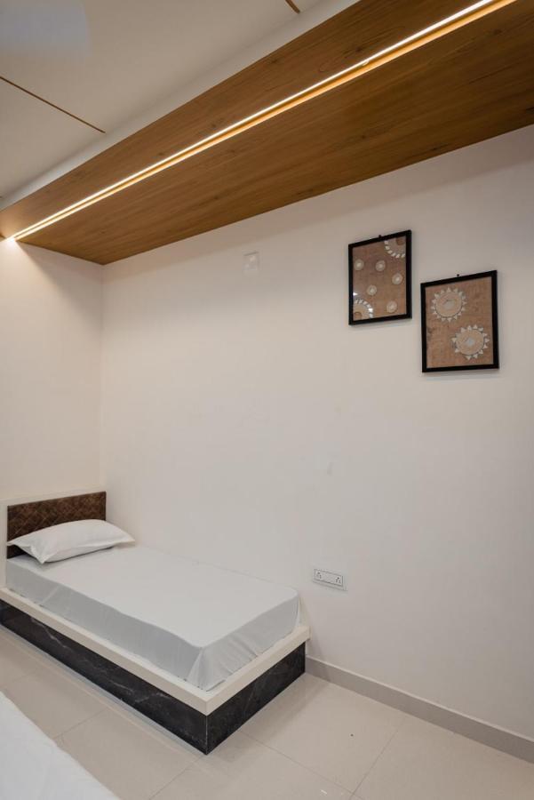 Hotel Ayodhya Virpur Ngoại thất bức ảnh