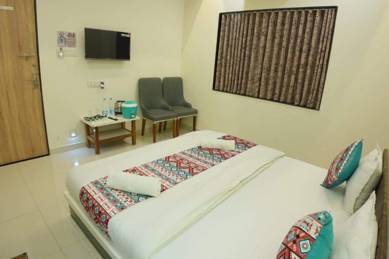 Hotel Ayodhya Virpur Ngoại thất bức ảnh