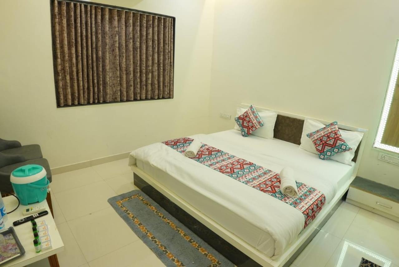 Hotel Ayodhya Virpur Ngoại thất bức ảnh